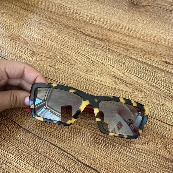 Prada sunglasses turtoise authentic - Picture 2 of 4